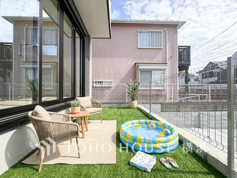 綺麗にデザインされたお洒落なお庭スペース。※生成AIによるイメージです。植栽・ライト・小物類は販売価格に含まれません。