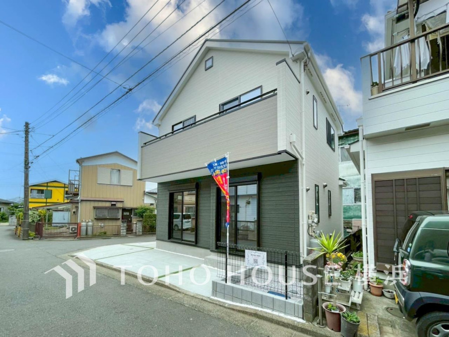 その邸が魅せる、気品・上質・重厚感・極細やかさ、そのすべては訪れた者に安らぎと品性を与える特別な空間です。ここに住むからこそ意味がある。すべての（始まり）をここから迎えます