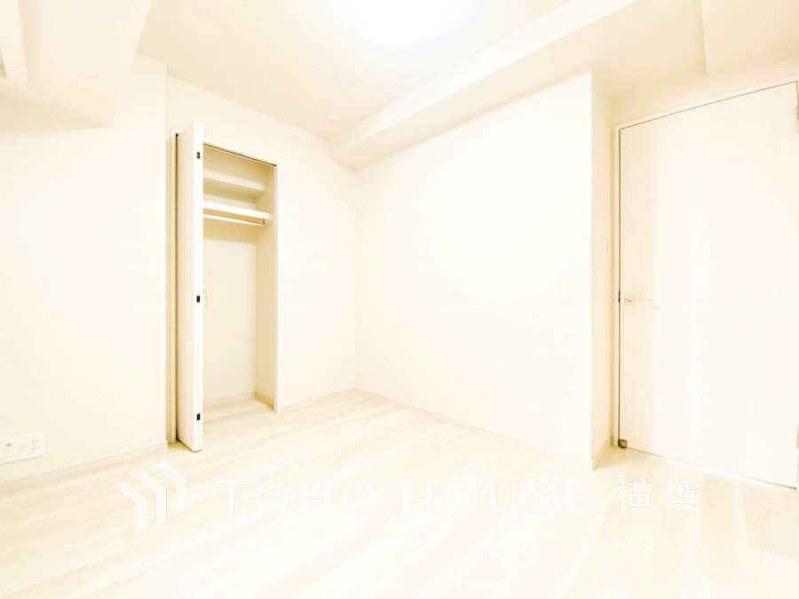穏やかな風と陽光を導き、プライバシーに配慮された設計プランを採用し、居住性を一段と心地よいものにしています。明るく開放的な空間を演出しております。