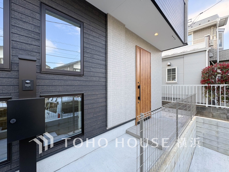 ご家族の帰り、訪れる方を優しく迎え、やすらぎに満ちた生活空間を予感させる。健やかな暮らしを楽しめそう。