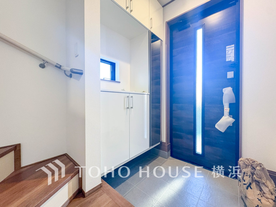 居住者の帰り、訪れる方を優しく迎え、やすらぎに満ちた生活空間を予感させる。健やかな暮らしを楽しめそう。