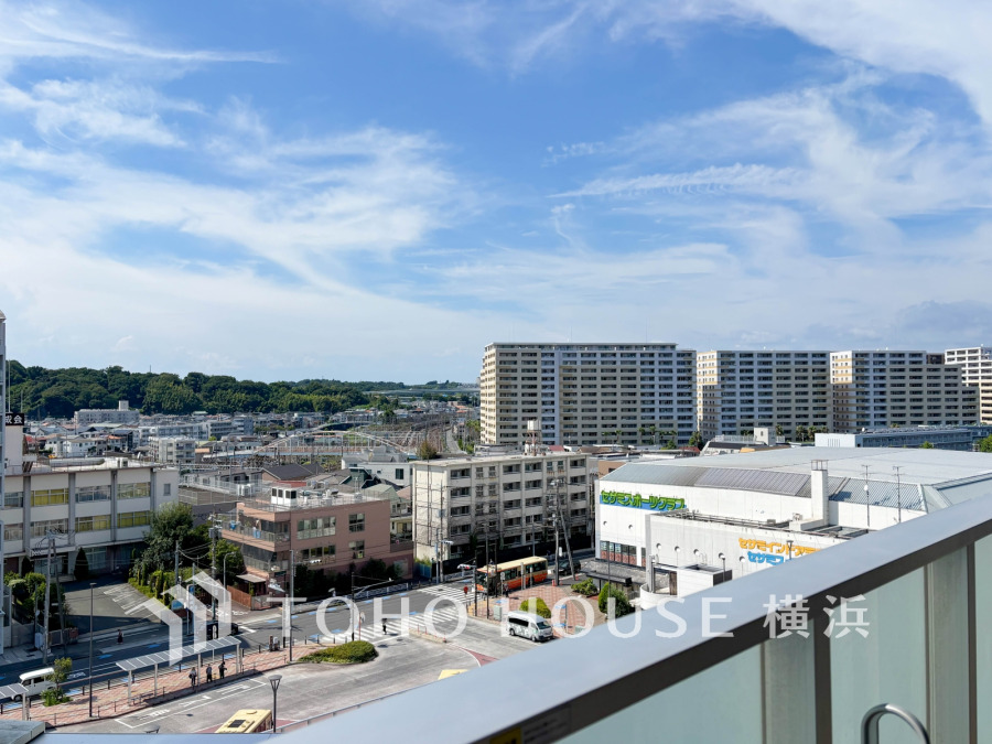 バルコニーからは、開放感があり、遮るものもない気持ちのいい景色が広がります。
