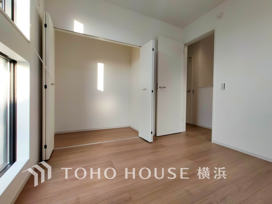 過ぎ行く時間をゆったりと感じることができる落ちついたプライベートルーム。リビングで楽しく過ごした後はゆっくり寛ぎの時間を満喫できます。静かな環境でリラックスタイムを愉しんで。