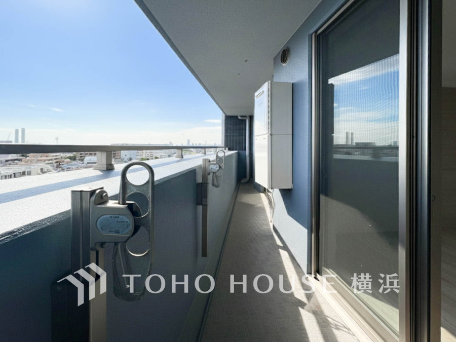 3部屋にまたがる広いバルコニーは、暮らしの中の光と風を快適に演出してくれています。見事なまでの開放的な空間をお楽しみください。