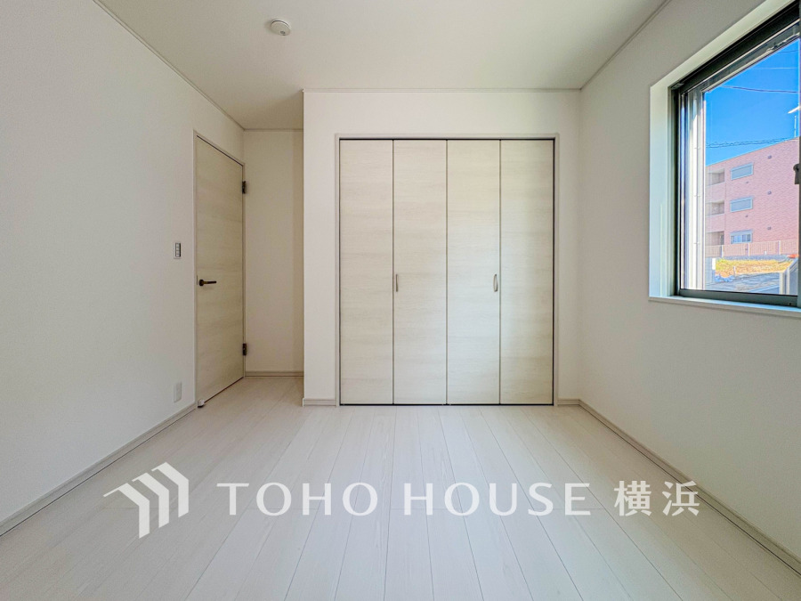 家族一人ひとりの大切なプライベート空間。趣味・感性で個性的に飾って頂けるようシンプルに仕上げてあります。自分時間を充実させながら心豊かなひとときを過ごすための大切な空間。