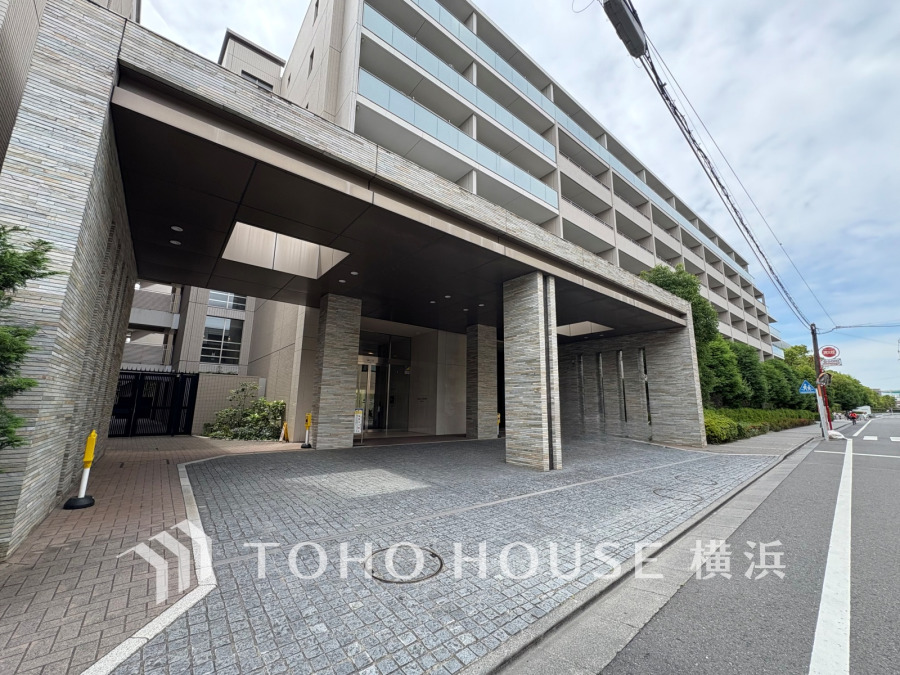 穏やかな風と陽光を導き、プライバシーに配慮された設計プランを採用し、居住性を一段と心地よいものにしています。周辺環境とのコラボレーションにより明るく開放的な空間を演出。