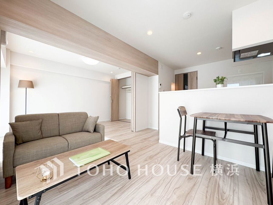 やわらかな陽射しがふりそそぎ、室内に開放感と爽快感をもたらします。


