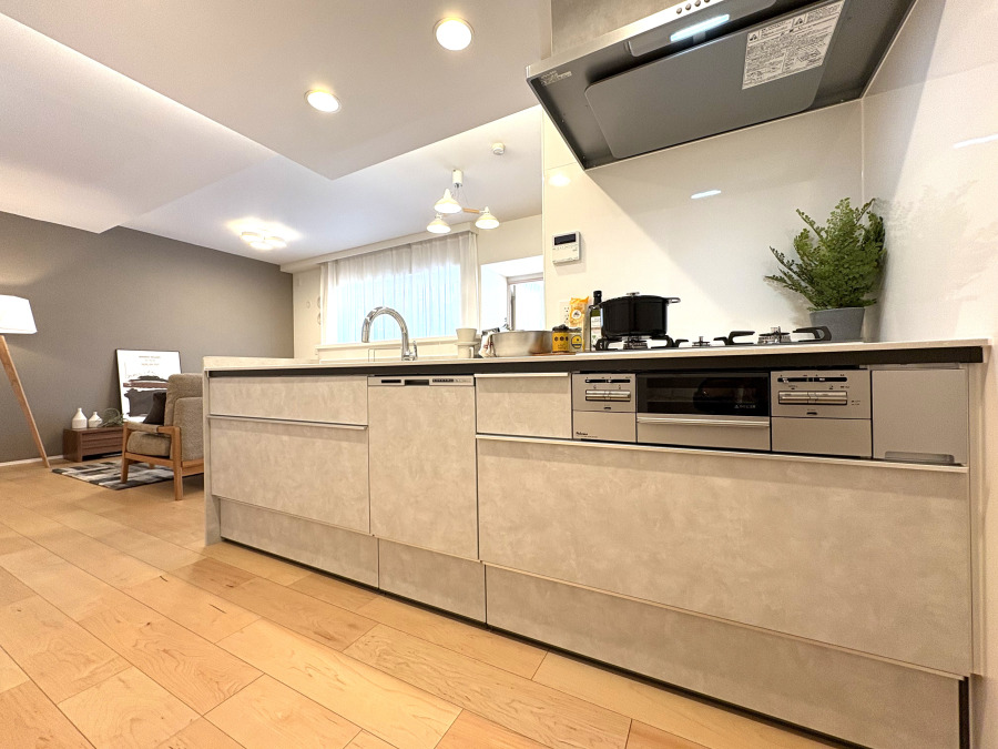 明ご家族みんなで調理ができる位のスペースを実現したキッチン空間となっております。みんなで作った料理を召し上がりながらの会話は、どのような物になるのでしょうか。。