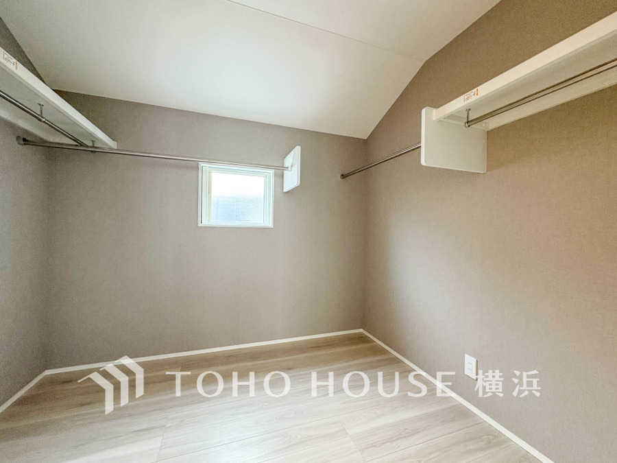 快適に過ごす条件は、一人ひとり違います。飾リ過ぎないシンプルな内装と偏り過ぎないデザインで統一しております。居住していく中でオーナー様だけの【マイホーム】に創り上げて下さい。