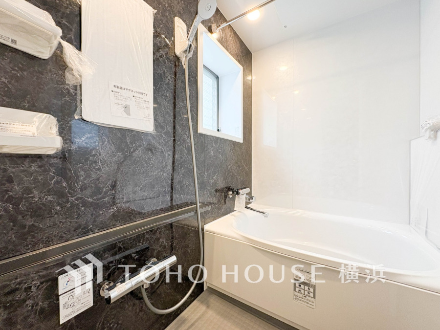 1日の疲れを取り心身を癒すことができる住まいの中のリラクゼーション空間、リラックスできるようシックなカラーをチョイスしました。時を忘れるほどのんびりできる空間に。