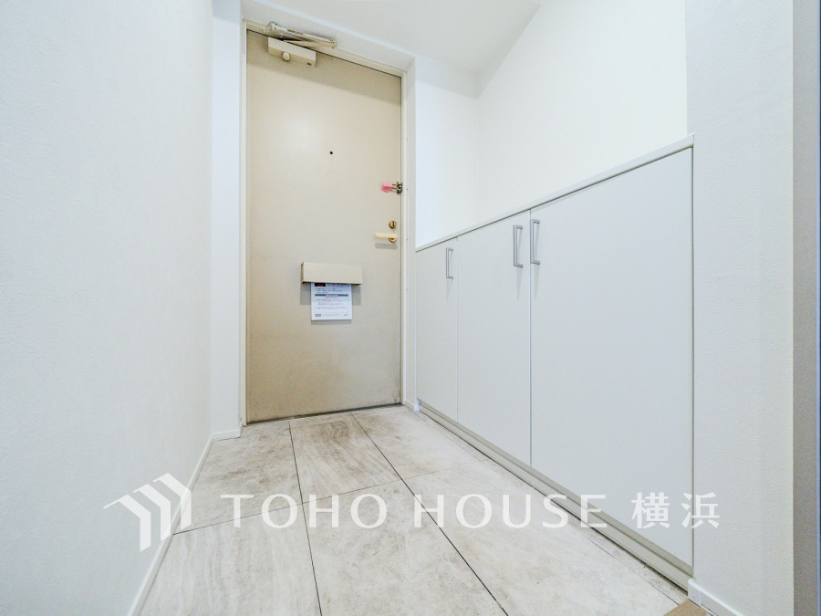 ご家族の帰り、訪れる方を優しく迎え、やすらぎに満ちた生活空間を予感させる。健やかな暮らしを楽しめそう。
