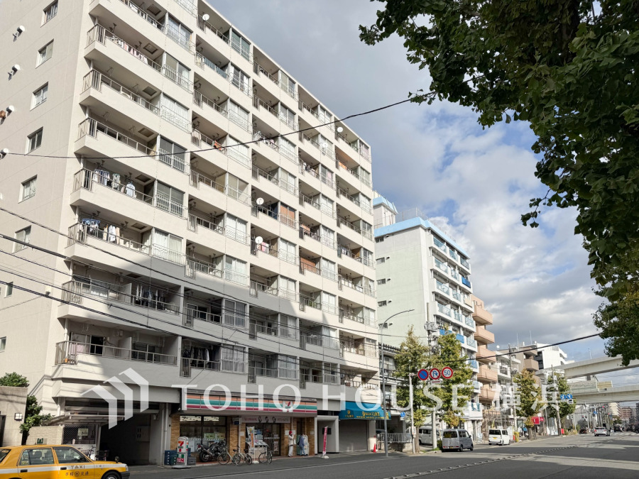爽やかな青空の下に贅沢なほどに降り注ぐ陽光、豊かな居住性と、クオリティが見事に調和した住空間は、住まうことの喜びを感じさせてくれます。