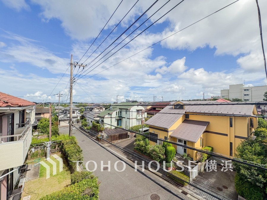 閑静な住宅街に広がる青空と緑豊かな街並み。穏やかな住環境が魅力のエリアです。
