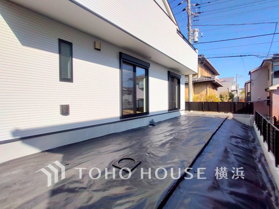 日当たり良好なお庭スペース。お好みの草花で彩りお気に入りの空間に。