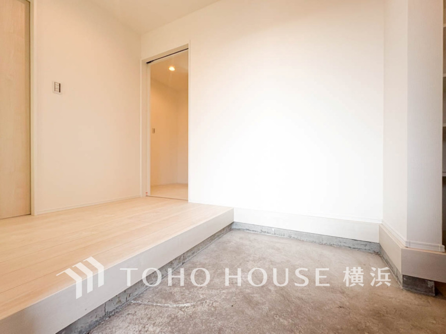 居住者の帰り、訪れる方を優しく迎え、やすらぎに満ちた生活空間を予感させる。健やかな暮らしを楽しめそう。