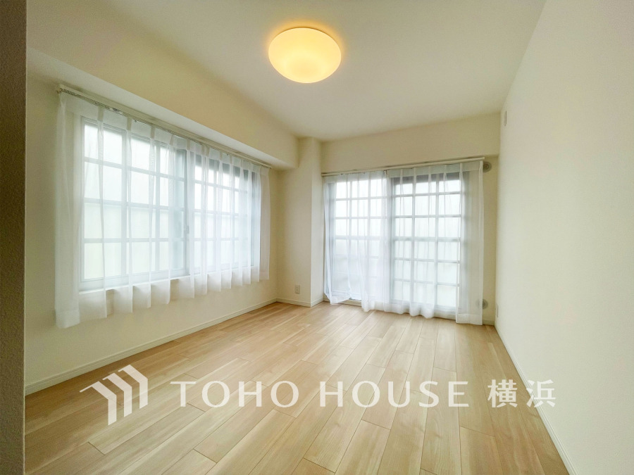 角部屋ならではの２面採光の居室は、十分な明るさを取り入れ心地よい風を提供します。