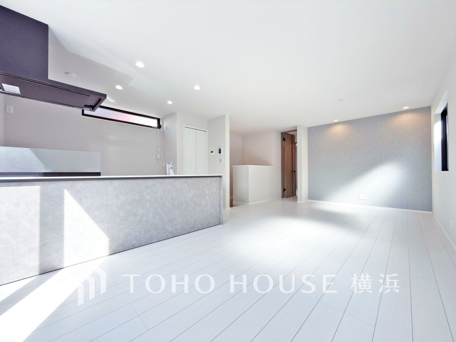 太陽の恵みを受けた明るい空間。吹きぬける風を感じながら爽やかで風通しの良い暮らしが叶います。
