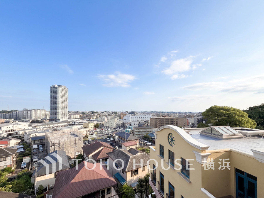 街の風景を広く一望できる魅力の眺望は、開放的でお住まいの価値の一つでもあります。昼も夜も魅力の異なる表情を見せる風景は、心豊かな毎日を彩ってくれることでしょう。