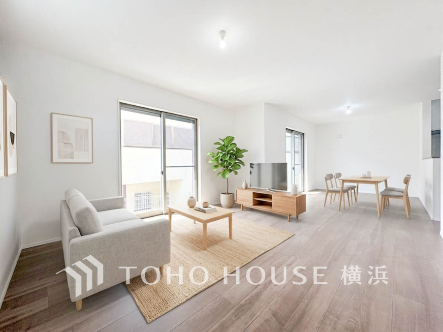 ご家族やお客様との時間など、多くの時を刻む空間。何気なく過ぎる時でさえも上質なひと時となる快適な空間を目指して。（※生成AIによるイメージです。家具・小物は販売価格に含まれません。）