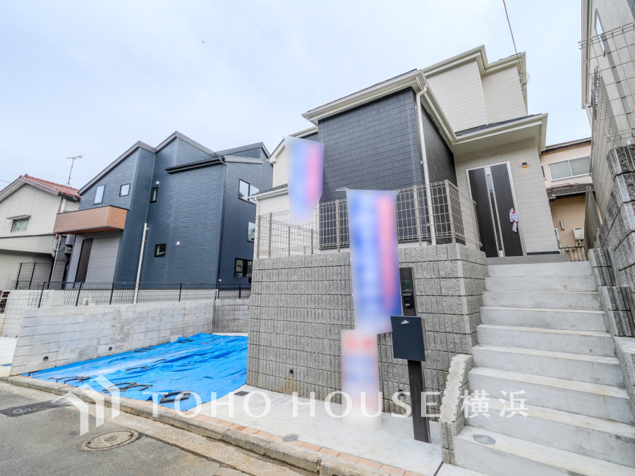 住む人を映し出す洗練された佇まいは、いつまでも輝き続けながらいつしか街の風景に溶け込んでいきます。