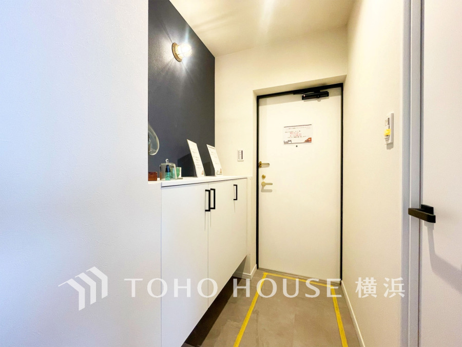 上質感漂う玄関は安らぎに満ちた生活空間を予感させます。