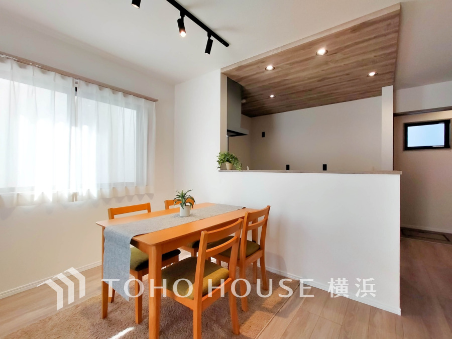 たくさんの想いが美しいカタチに彩られた時、そこにはひと時のくつろぎが生まれ、ゆっくりと愛着が育まれていきます。