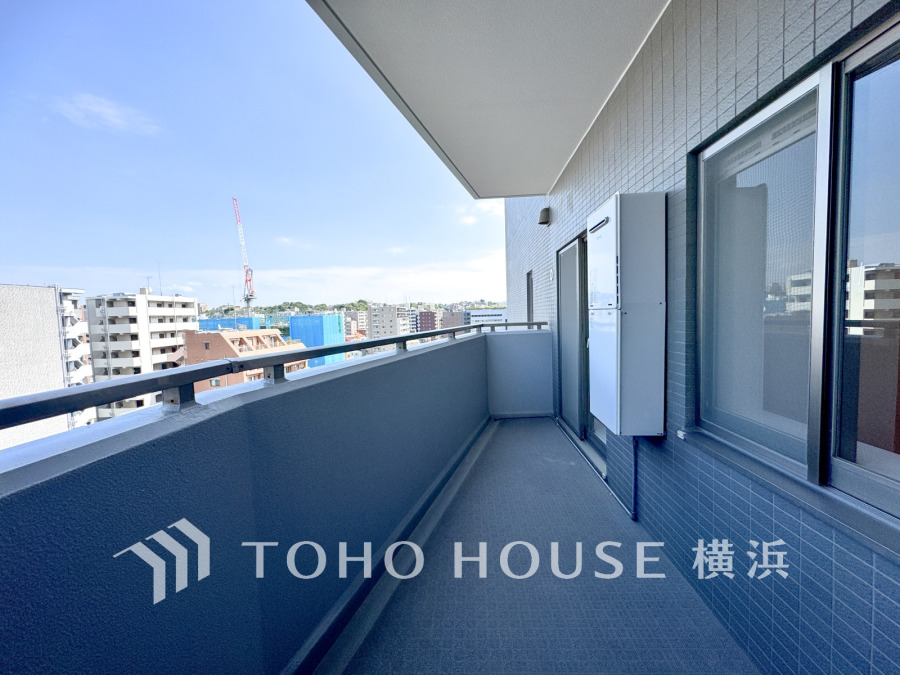 開放感いっぱいの眺望と共に光と風を享受するバルコニー。緑豊かな景観を眺めることができます。