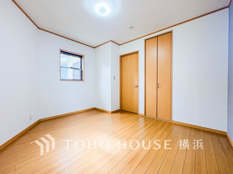 過ぎ行く時間をゆったりと感じることができる落ちついたプライベートルーム。リビングで楽しく過ごした後はゆっくり寛ぎの時間を満喫できます。静かな環境でリラックスタイムを愉しんで。