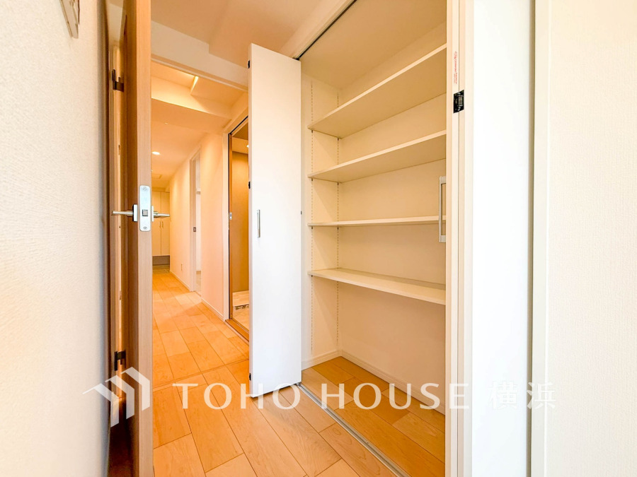 暮らし心地を大きく左右する収納を、適材適所に配置し使い勝手を考慮しました。空間を余すところなく有効利用した収納は生活空間をより上質なものにしてくれるでしょう。