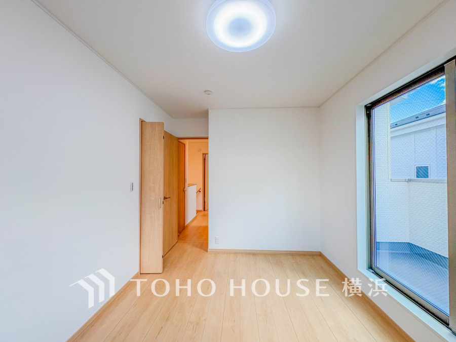 快適に過ごす条件は、一人ひとり違います。飾リ過ぎないシンプルな内装と偏り過ぎないデザインで統一しております。居住していく中でオーナー様だけの【マイホーム】に創り上げて下さい。