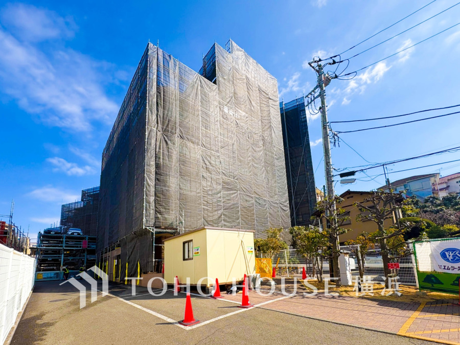 爽やかな青空の下に贅沢なほどに降り注ぐ陽光、豊かな居住性と、クオリティが見事に調和した住空間は、住まうことの喜びを感じさせてくれます。