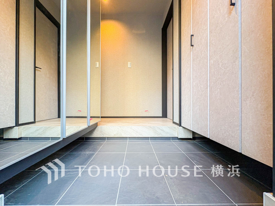 居住者の帰り、訪れる方を優しく迎え、やすらぎに満ちた生活空間を予感させる。健やかな暮らしを楽しめそう。