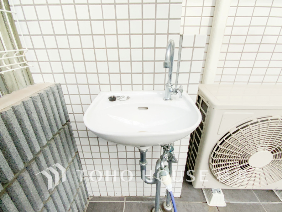 テラスには便利な水栓付。ガーデニングの水やりやお掃除に便利。あると嬉しい設備です。