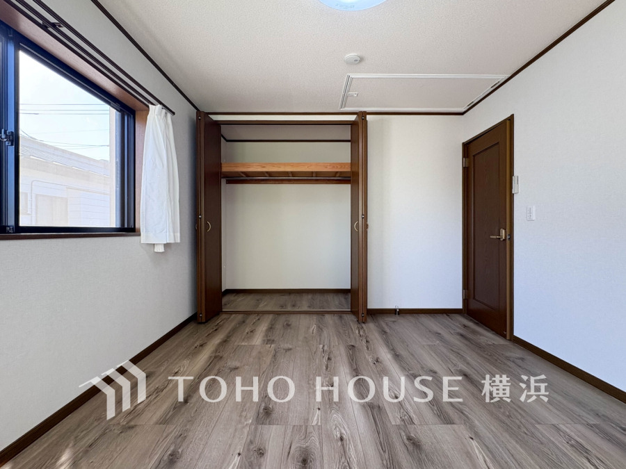 採光もアクセントの一つとして。プライベートルームにはやさしい光が射し込んでいて、この明るい好みの空間で読書をしたり、音楽を聞いたりと一人の時間も充実したものにできます。