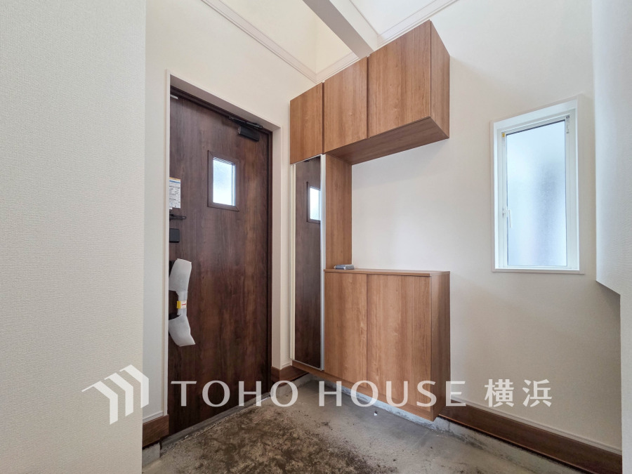 清潔感溢れる玄関がお出迎えする本邸宅の物語は、ここから始まる日常を期待させます。この場所には「希望」と「優越」で包み込んでくれる「特別」な空間があります。