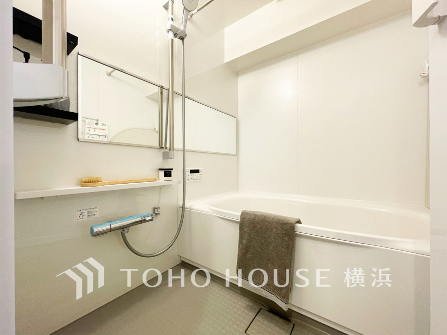 1日の疲れを取り心身を癒すことができる住まいの中のリラクゼーション空間、バスルーム。心からゆったりと寛いでいただけるよう、柔らかな色合いで仕上げています。