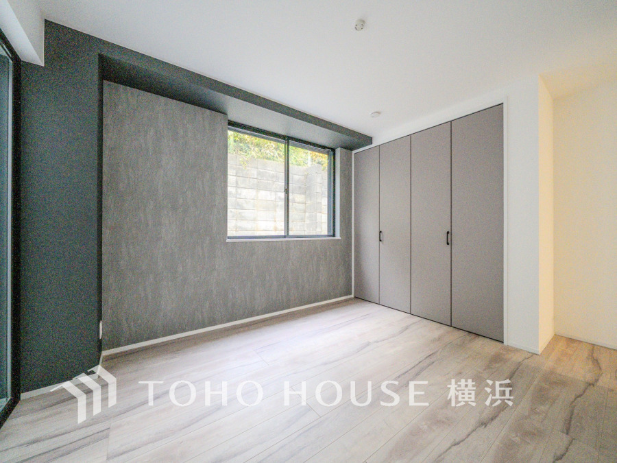 過ぎ行く時間をゆったりと感じることができる落ちついたプライベートルーム。リビングで楽しく過ごした後はゆっくり寛ぎの時間を満喫できます。静かな環境でリラックスタイムを愉しんで。