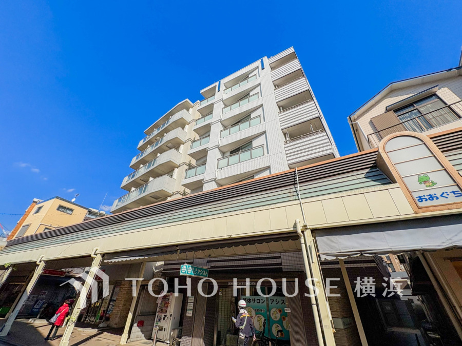 穏やかな風と陽光を導き、プライバシーに配慮された設計プランを採用し、居住性を一段と心地よいものにしています。周辺環境とのコラボレーションにより明るく開放的な空間を演出。