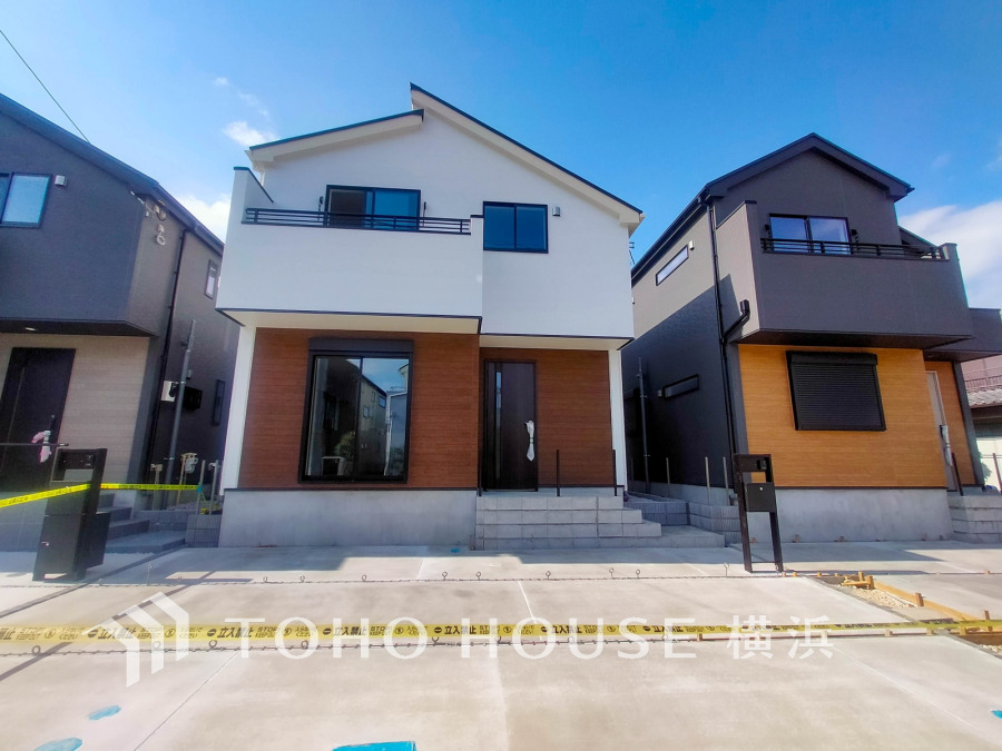 風を感じ青い空から太陽の恵みを感じる温もり溢れる佇まい。住む人を映し出す洗練された佇まいは、いつまでも輝き続けながらいつしか街の風景に溶け込んでいきます。