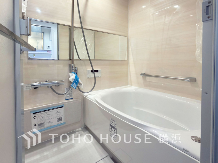 1日の疲れを取り心身を癒すことができる住まいの中のリラクゼーション空間、バスルーム。心からゆったりと寛いでいただけるよう、柔らかな色合いで仕上げています。