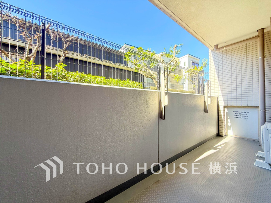 気持ちのいい空が見渡せる広いバルコニー。爽やかな風を感じて、心躍る素敵な暮らしがはじまります。