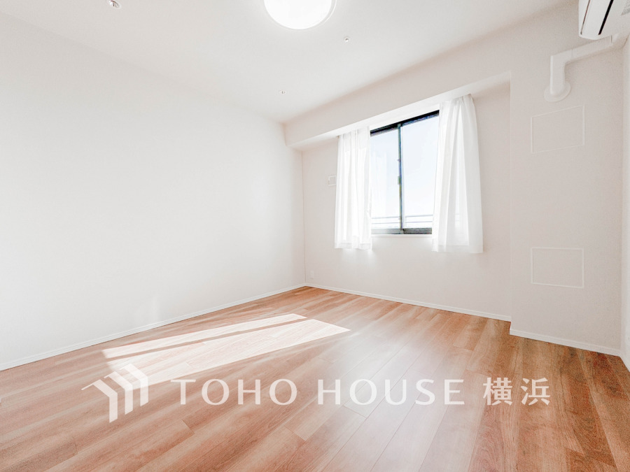 過ぎ行く時間をゆったりと感じることができる落ちついたプライベートルーム。リビングで楽しく過ごした後はゆっくり寛ぎの時間を満喫できます。静かな環境でリラックスタイムを愉しんで。