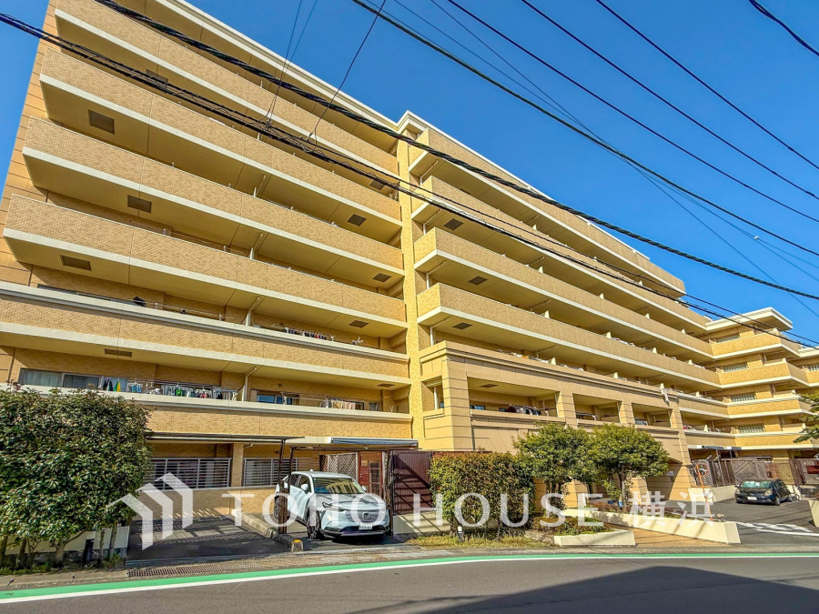 穏やかな風と陽光を導き、プライバシーに配慮された設計プランを採用し、居住性を一段と心地よいものにしています。周辺環境とのコラボレーションにより明るく開放的な空間を演出。