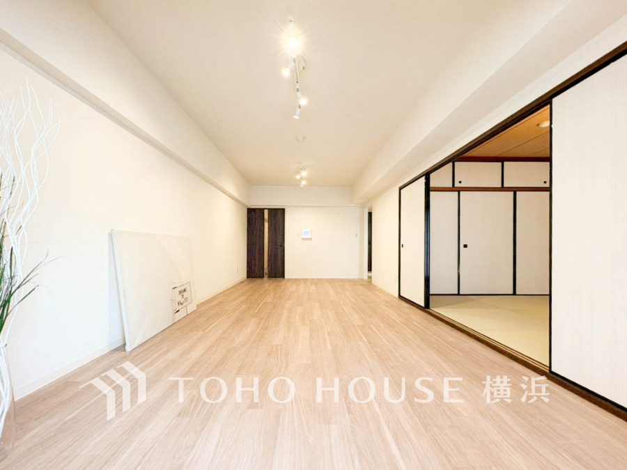 上質な時間を育む暮らしのメインステージ。寛ぎとコミュニケーションを育む居心地のよい場所。ここで楽しむ家族の時間が絆をより深めてくれそうです。