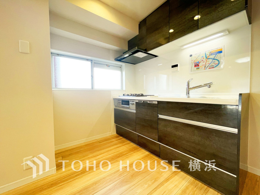 プライベートスペースを彩るインテリアとしての美と、快適な日常を支える機能性と強さが、ひとつになったキッチンです。