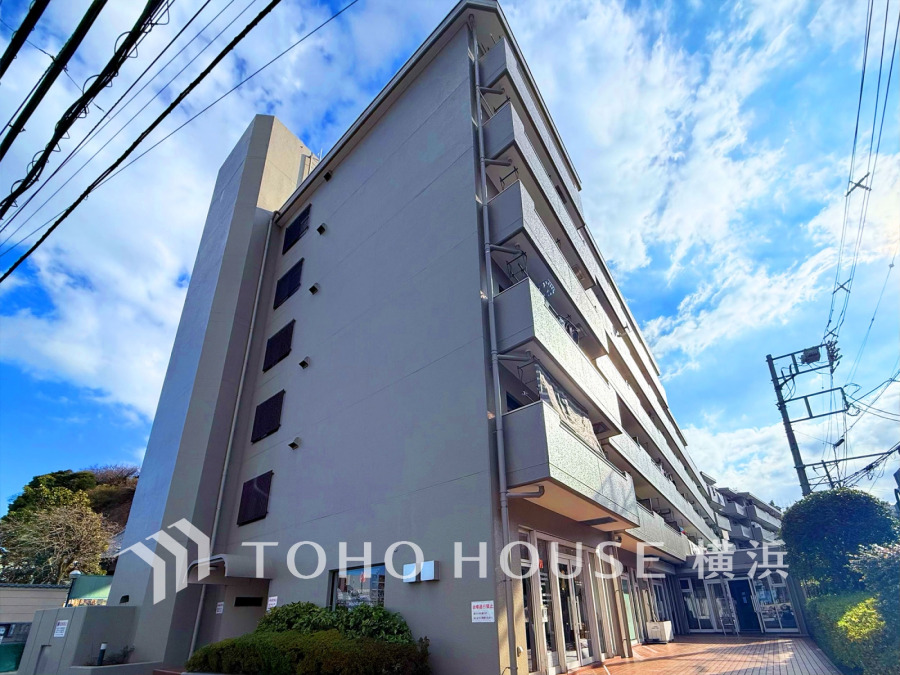 保土ヶ谷駅よりフラットアプローチ。利便と自然が調和した快適な住環境です。