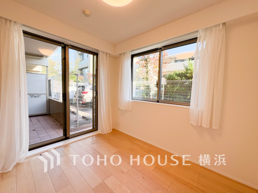 採光もアクセントの一つとして。プライベートルームにはやさしい光が射し込んでいて、この明るい好みの空間で読書をしたり、音楽を聞いたりと一人の時間も充実したものにできます。