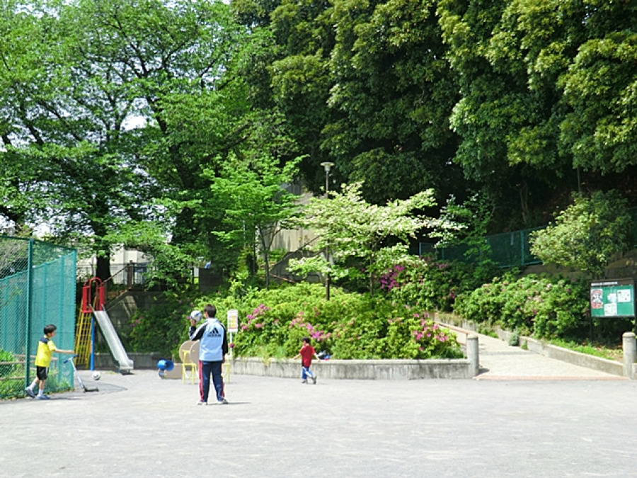 栗田谷公園まで約450m
