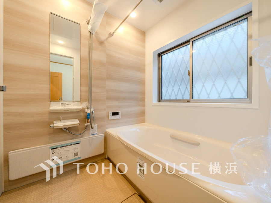 心地よいリラックスを叶える清潔感溢れる美しい空間。快適で機能的なバスルームです。
