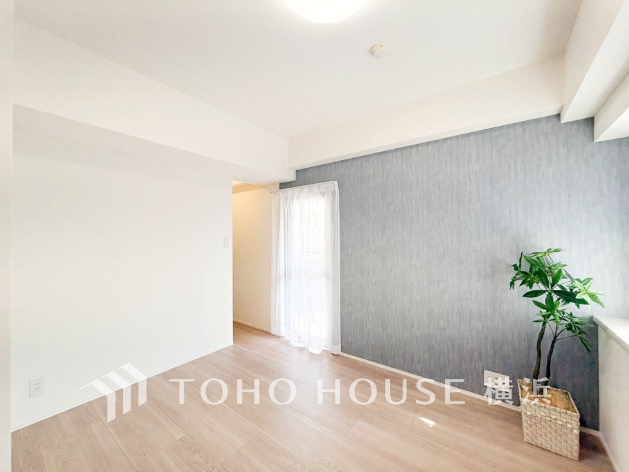 穏やかな風と陽光を導き、プライバシーに配慮された設計プランを採用し、居住性を一段と心地よいものにしています。明るく開放的な空間を演出しております。